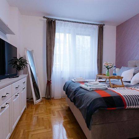 Apartman Kristina 4* 수보티차 외부 사진