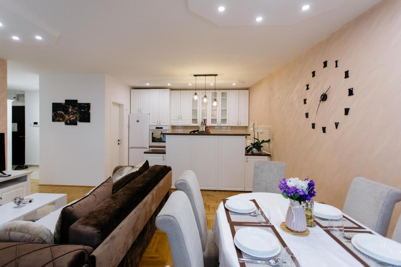 Apartman Kristina 4* 수보티차 외부 사진