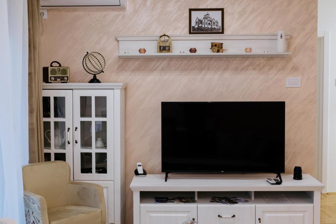 Apartman Kristina 4* 수보티차 외부 사진